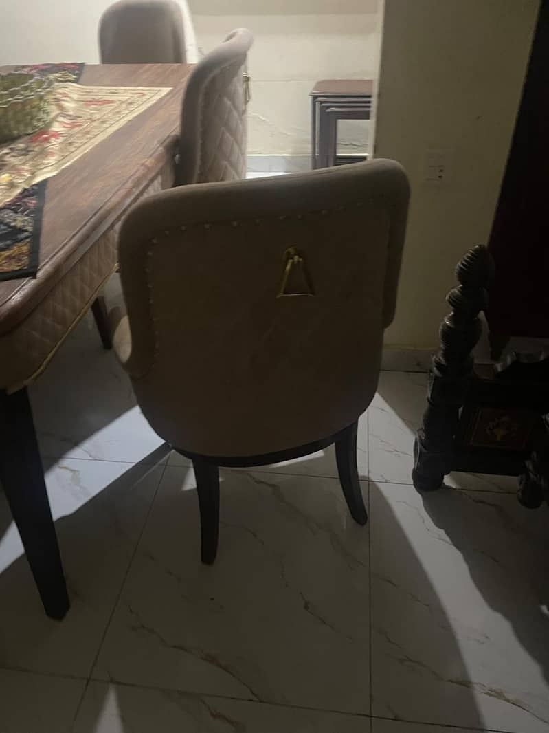 6 seater dining table 4
