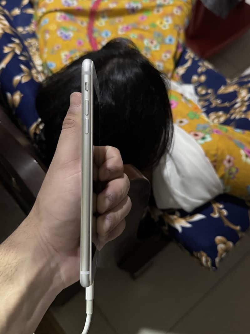 Apple iPhone 8 Plus 3