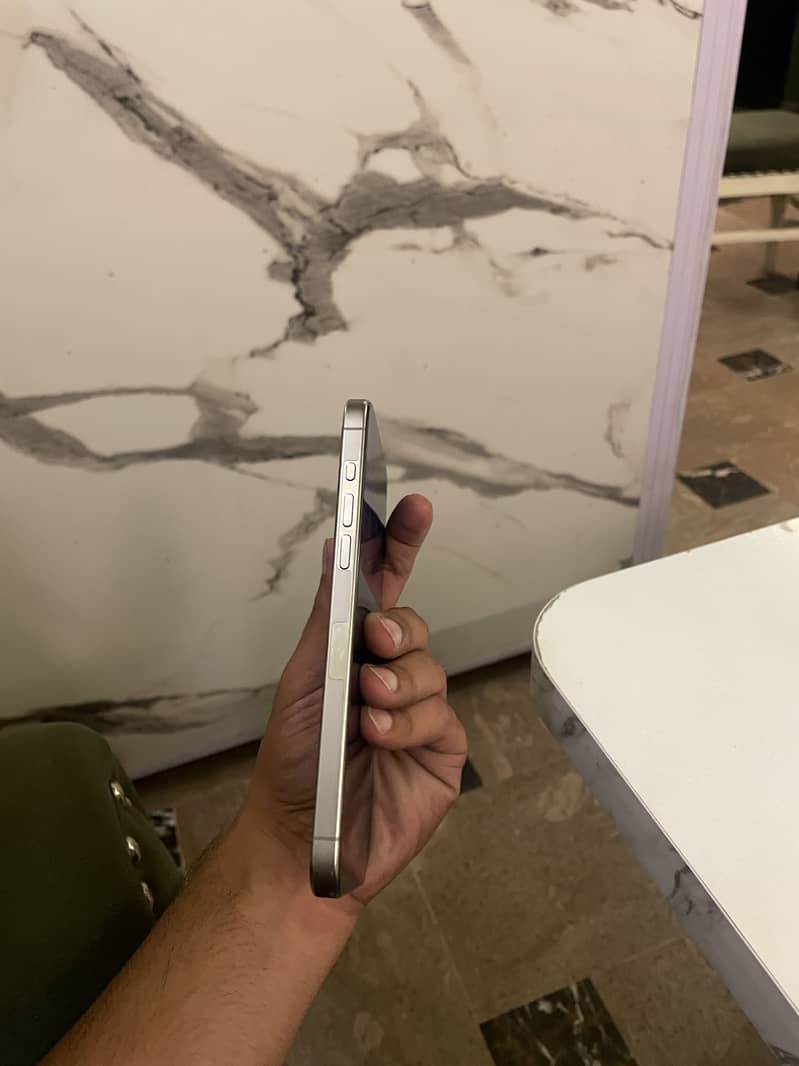 IPHONE 15 Pro Max 3