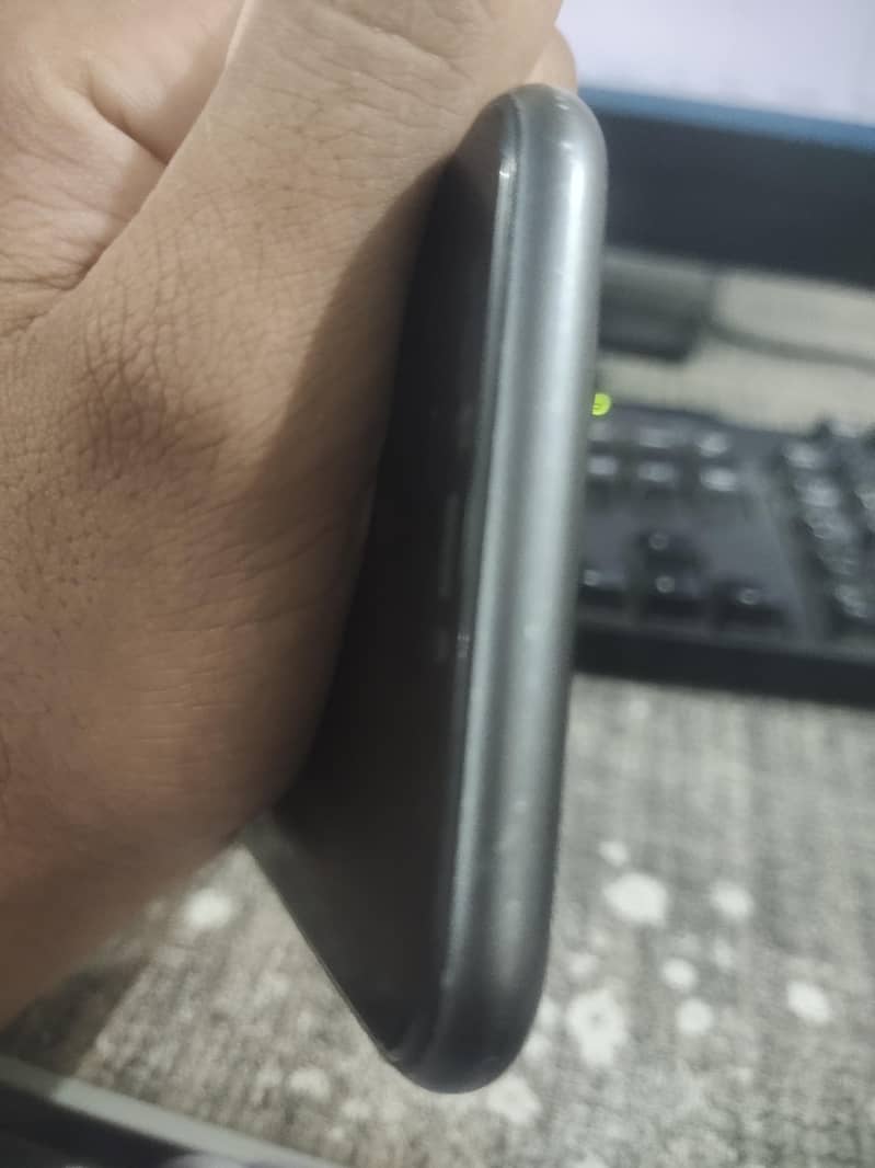 Apple iPhone 11 3
