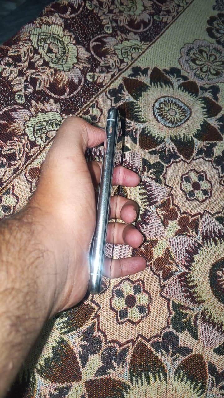 Apple iPhone X 3