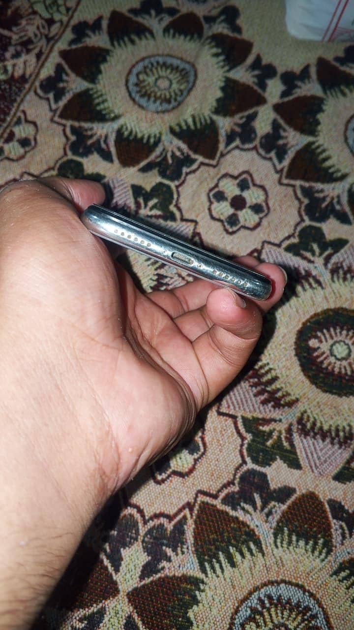 Apple iPhone X 5