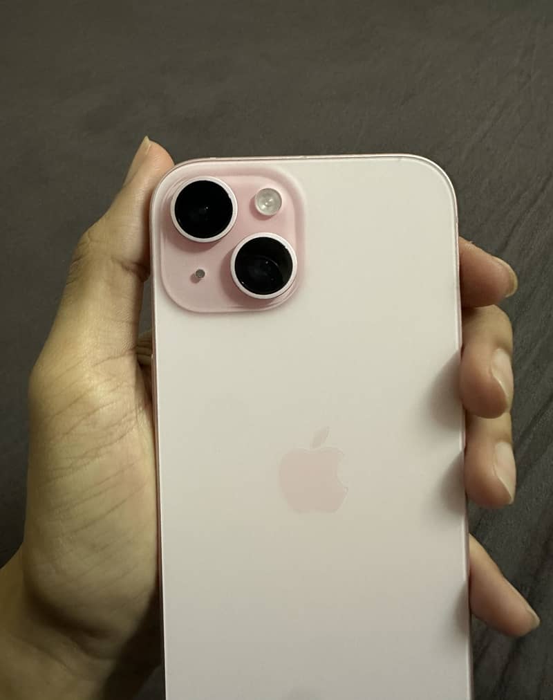 Apple iPhone 15 4