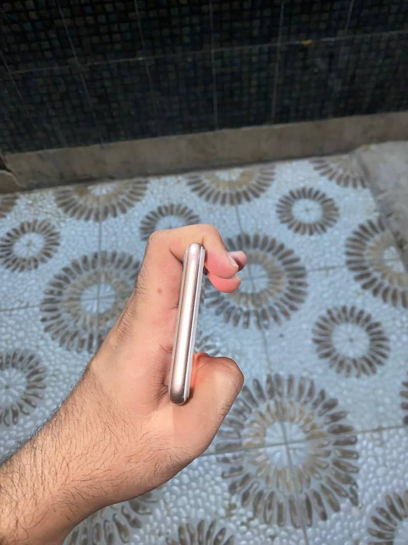 Apple iPhone 8 5