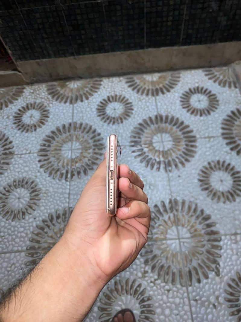 Apple iPhone 8 6