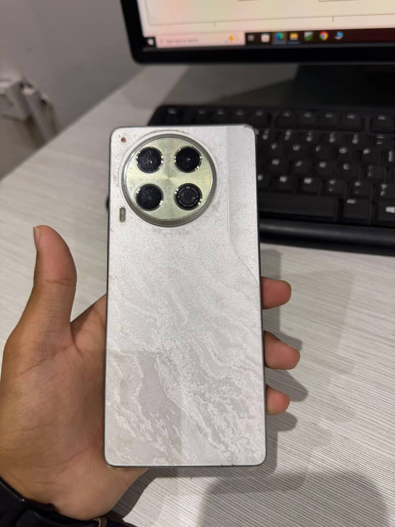 Techno camon 30 0