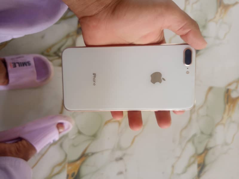 Apple iPhone 8 Plus 1