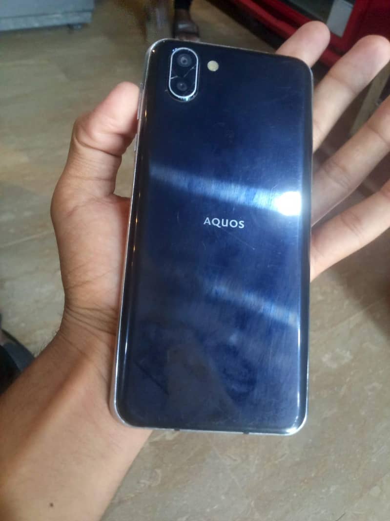 Sharp Aquos R2 1