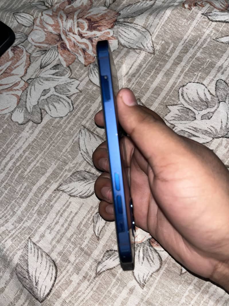 Apple iPhone 12 3