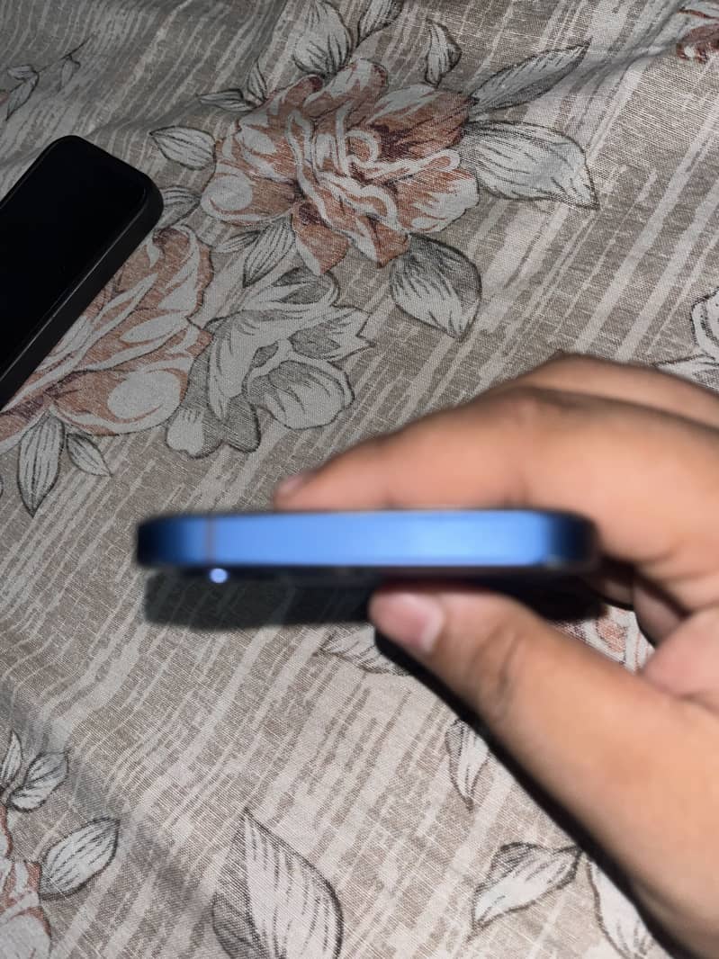 Apple iPhone 12 6