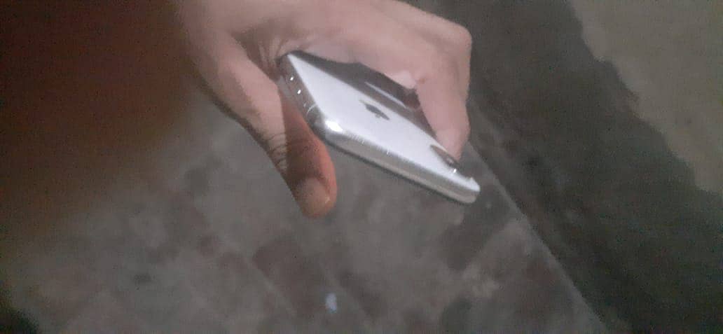 Apple iPhone X 5