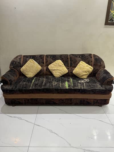 5 seater sofa with table