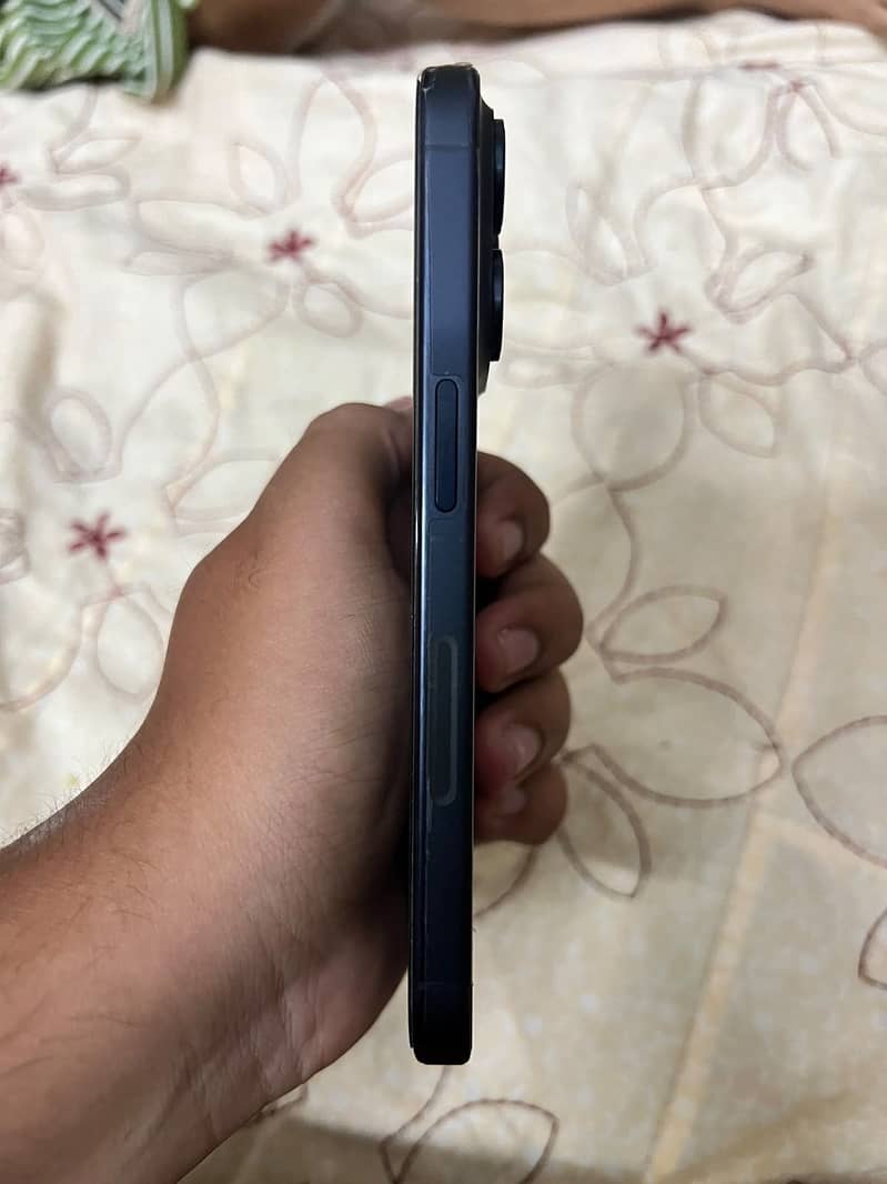 Apple iPhone 15 Pro 1