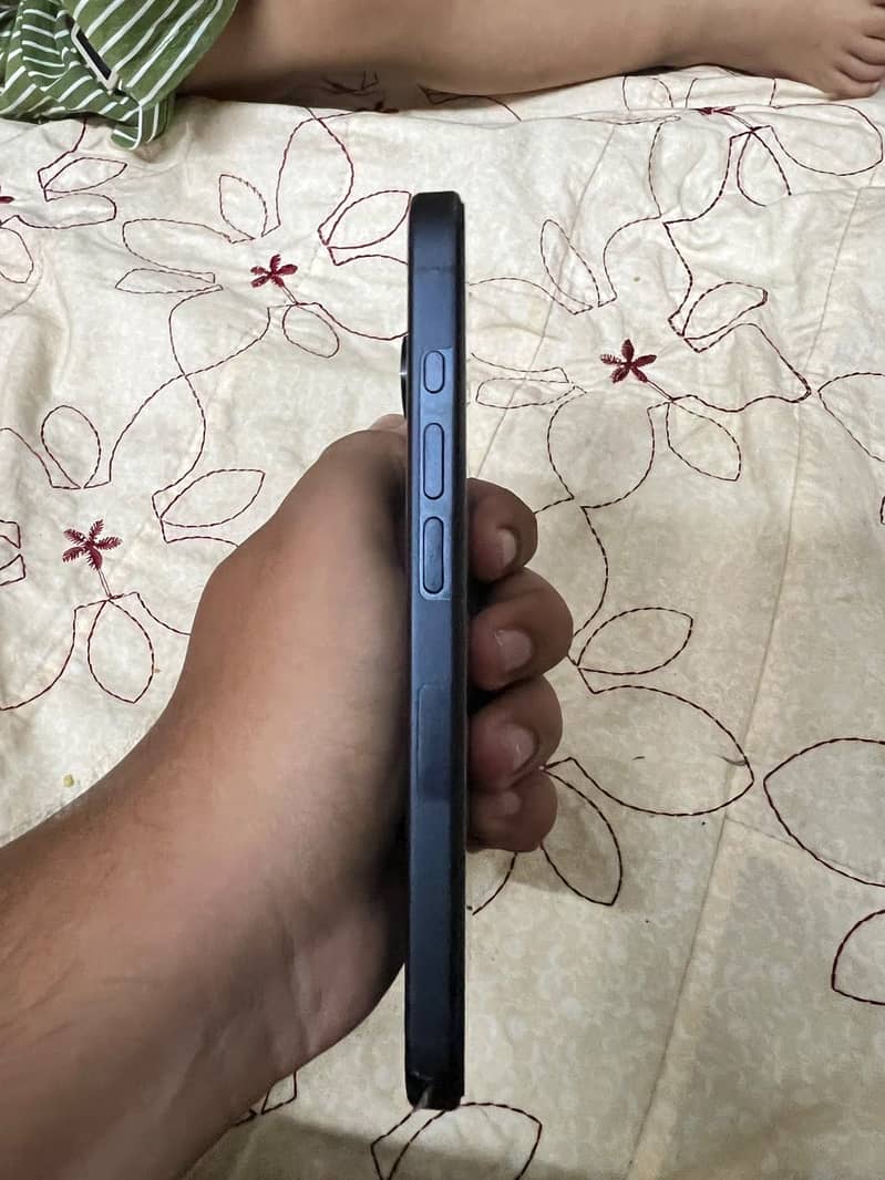 Apple iPhone 15 Pro 2