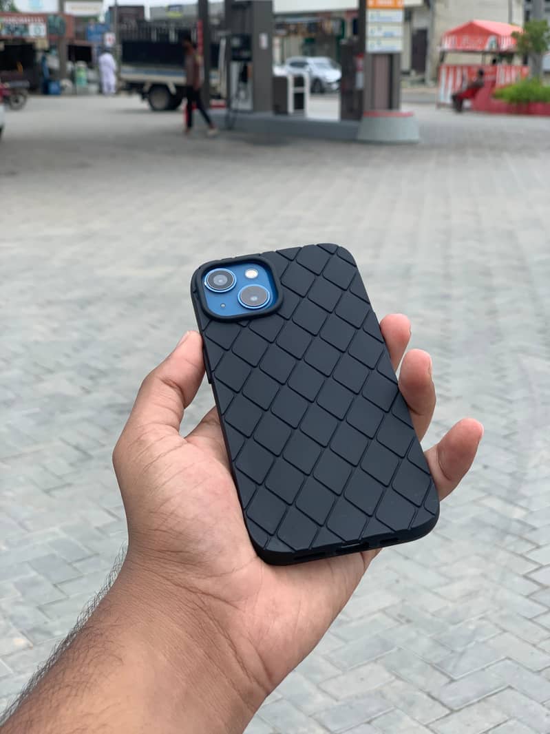 Apple iPhone 13 2
