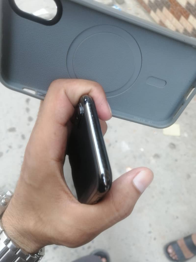 Apple iPhone X 3