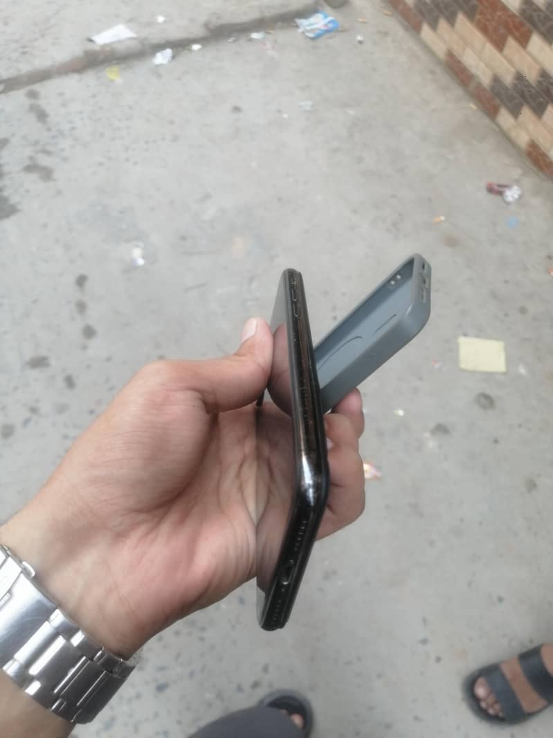 Apple iPhone X 4