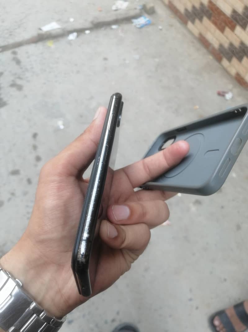 Apple iPhone X 5