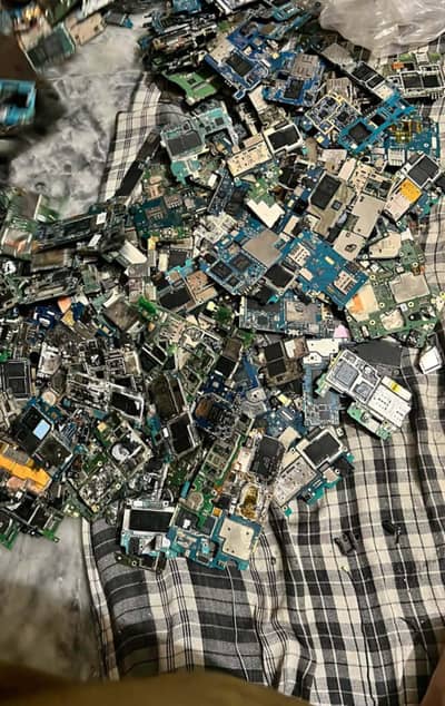 dead boards phones sale krni ki liye rabta kri