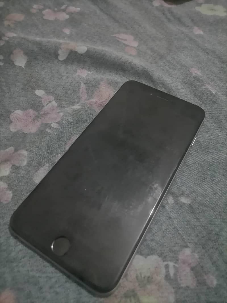 Apple iPhone 6 Plus 1