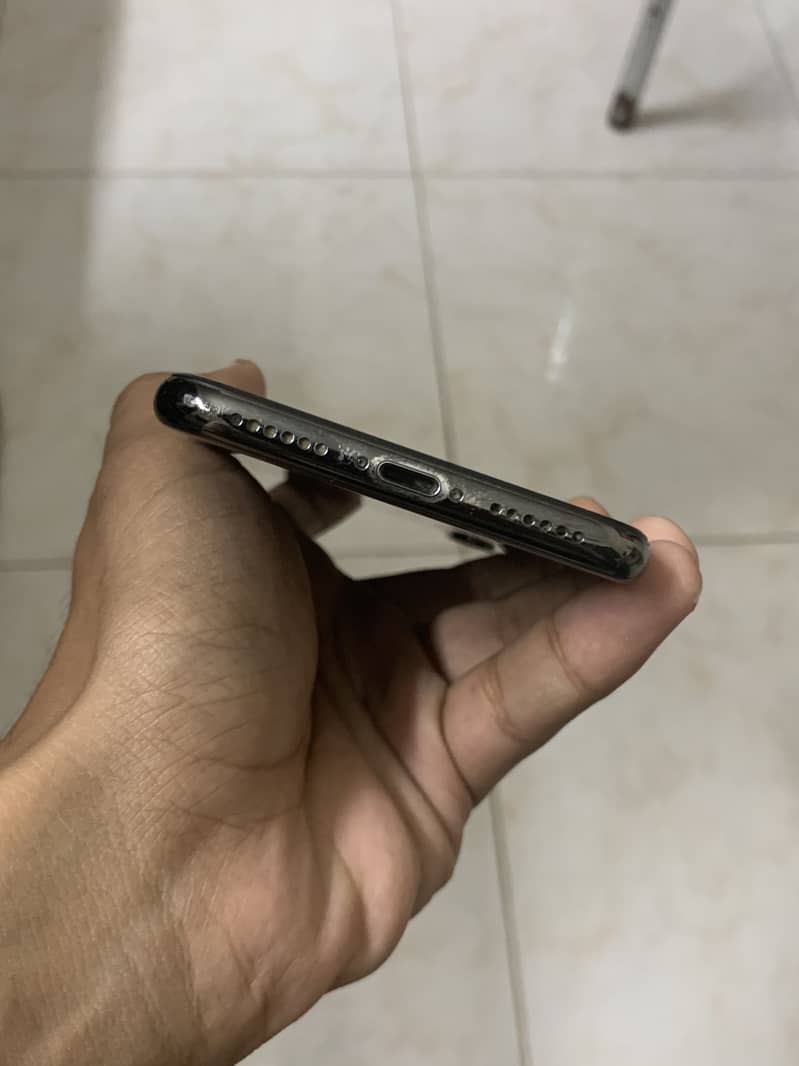 Apple iPhone X 11