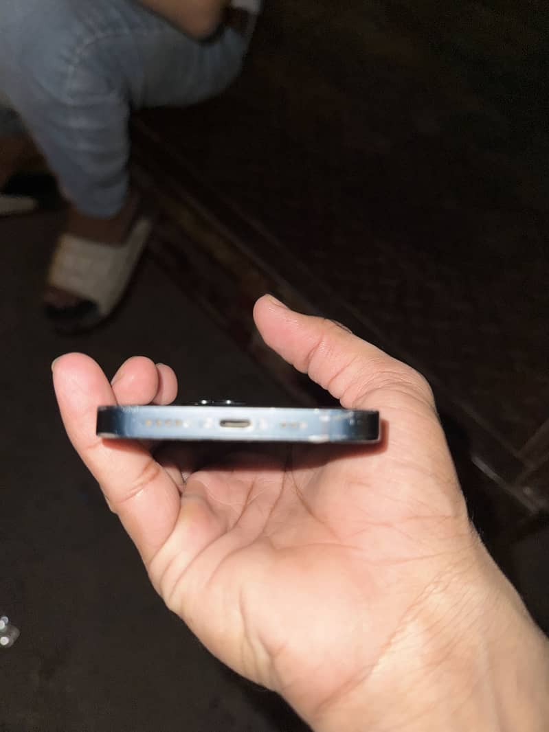 Apple iPhone 14 4