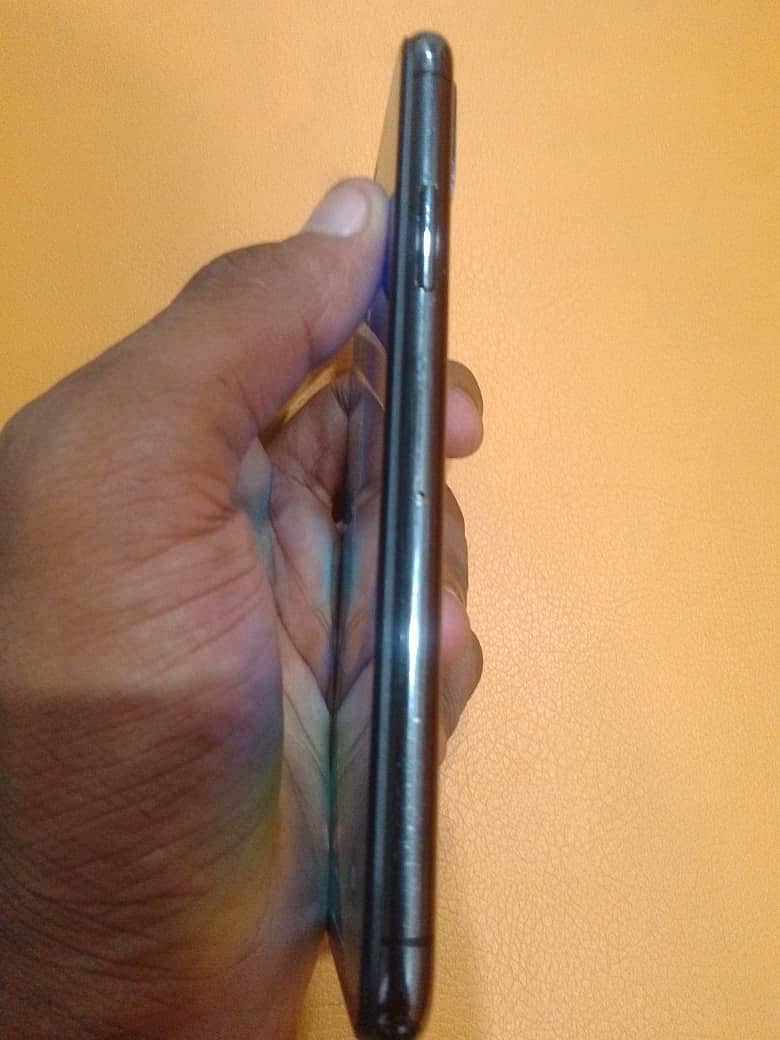 Apple iPhone X 3