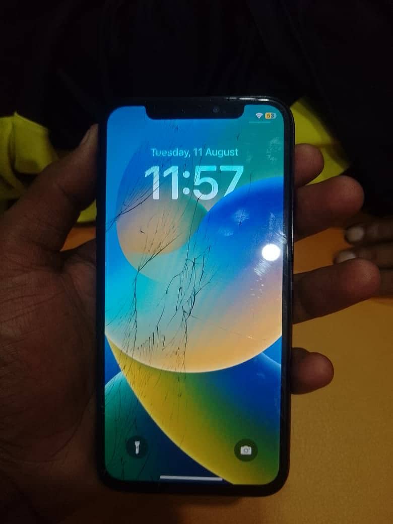 Apple iPhone X 4