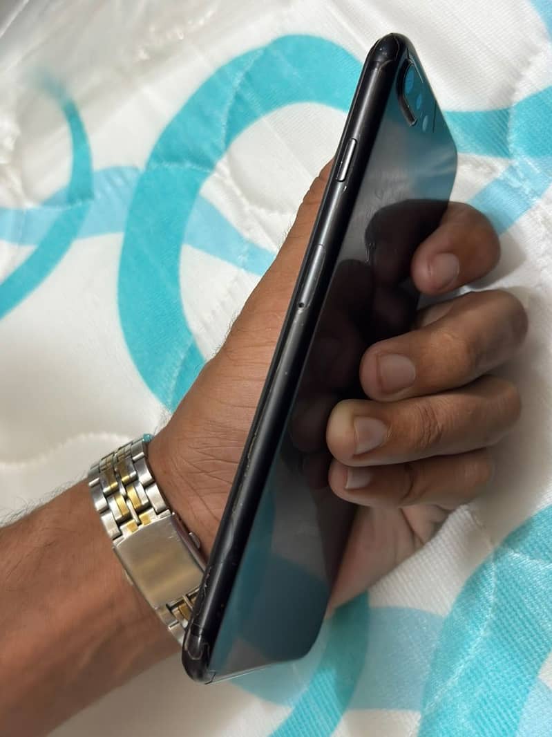 Apple iPhone 7 Plus 5