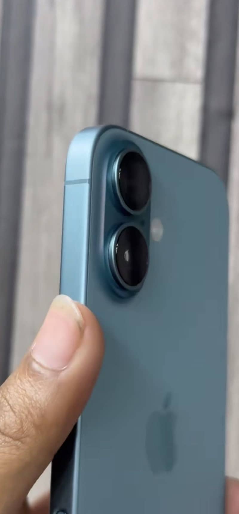 Apple iPhone 16 2