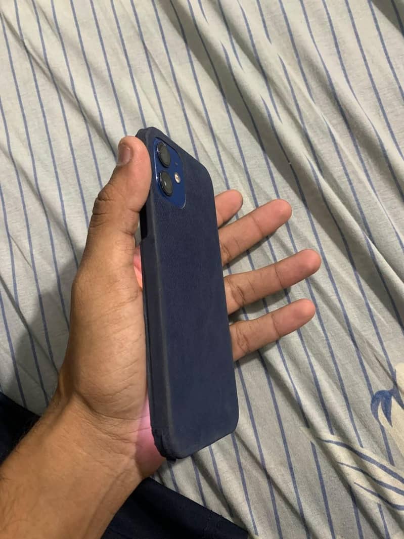 Apple iPhone 12 4