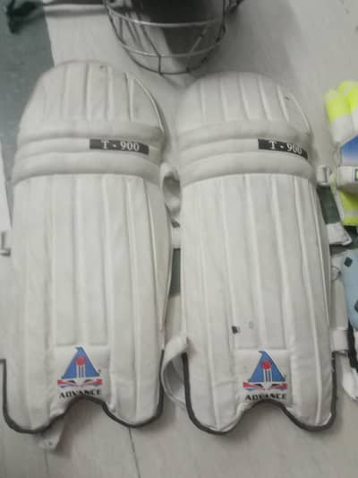 cricket equipment pads to 4 gloves  helmet ok hai helmet was damage