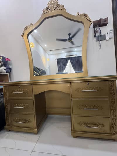 Dressing table