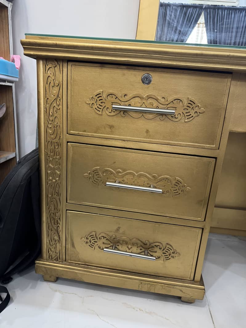 Dressing table 3
