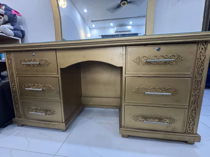 Dressing table 4