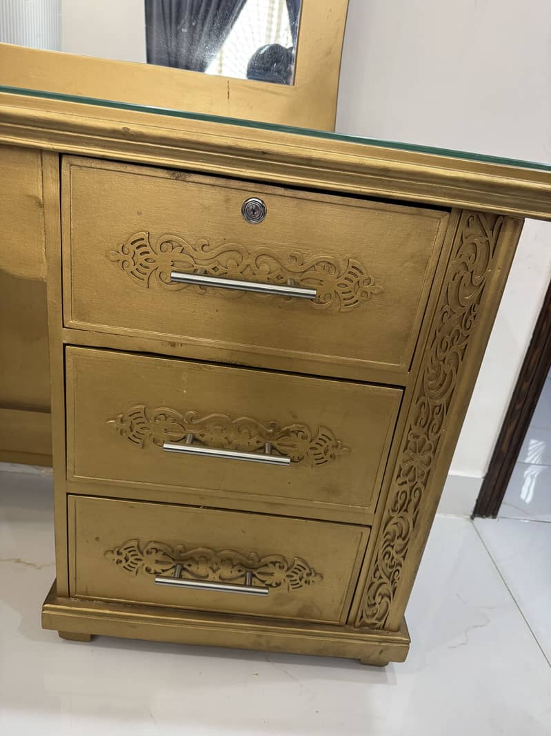 Dressing table 5