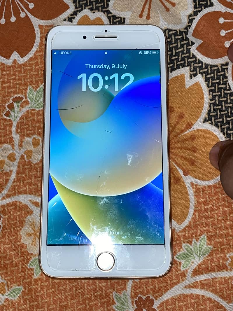 Apple iPhone 8 Plus 4
