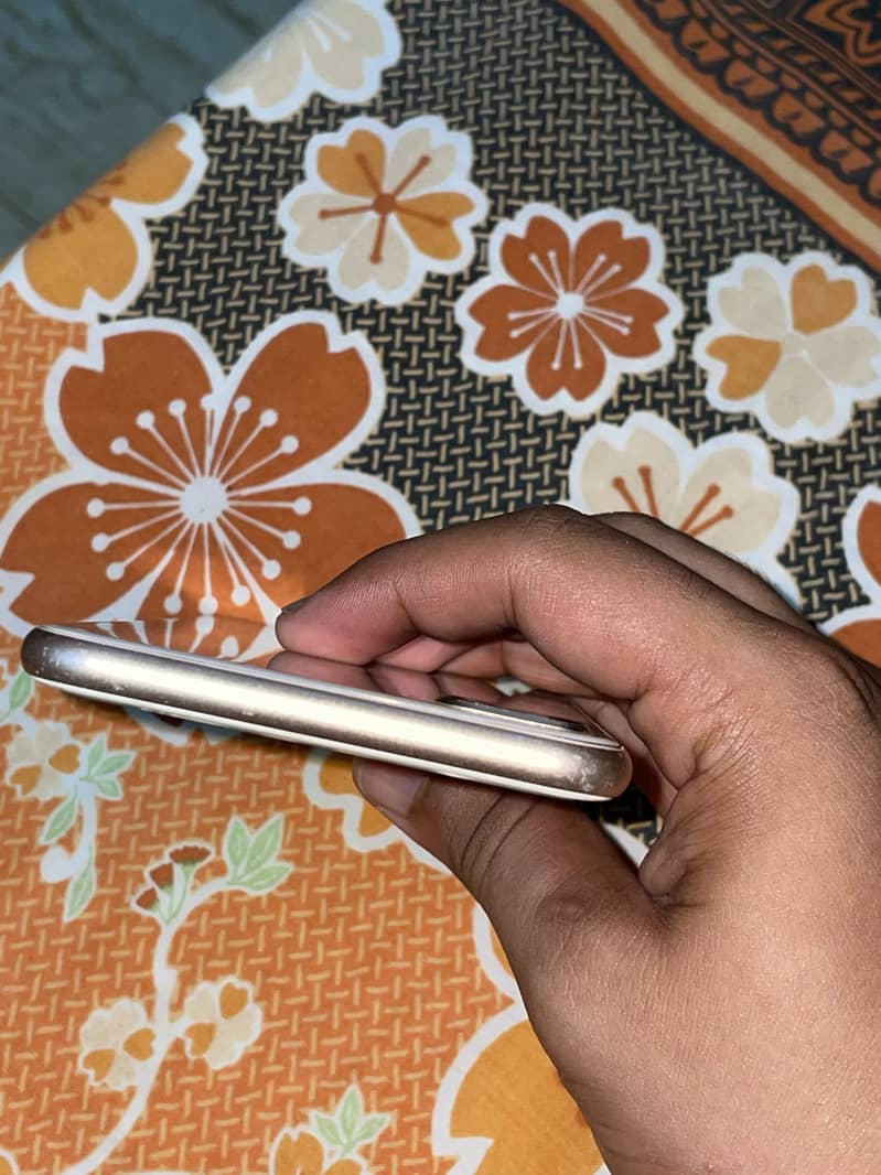 Apple iPhone 8 Plus 5