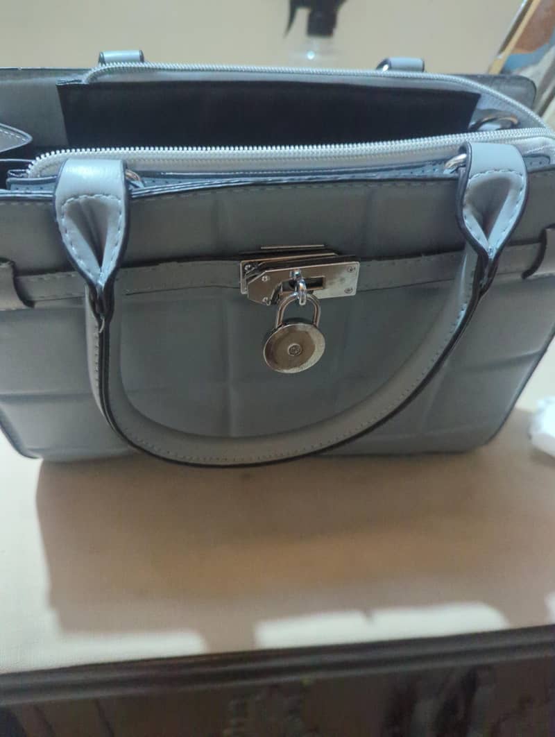 handbag 0