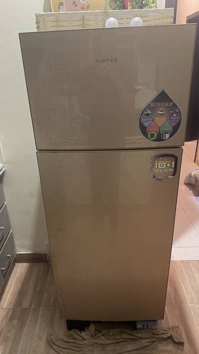 Singer medium size fridge 100 original never repaired