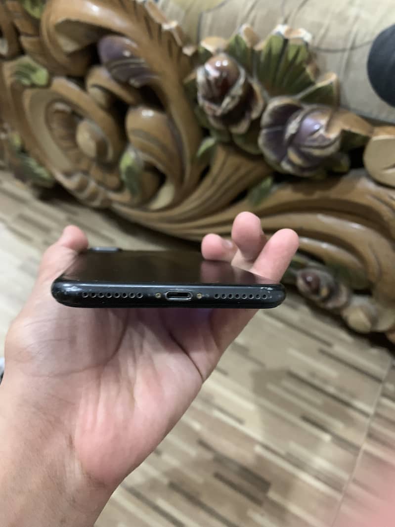 Apple iPhone 7 Plus 6