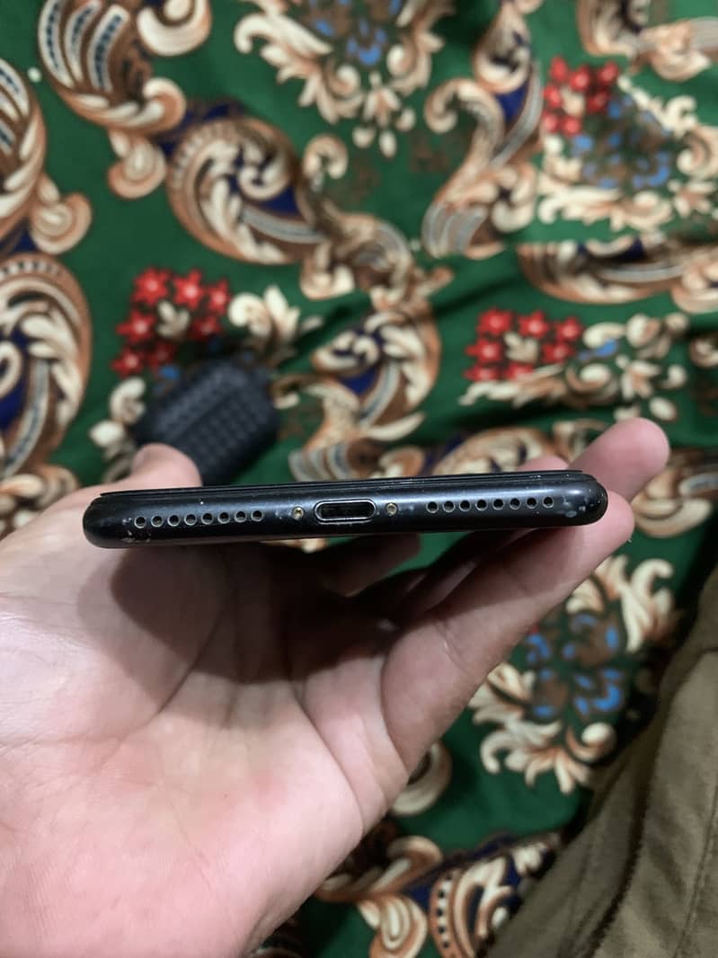 Apple iPhone 7 Plus 9