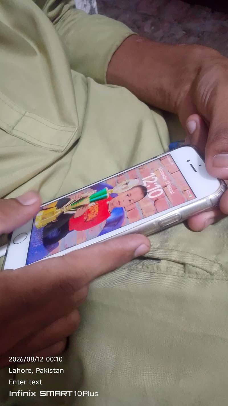 iPhone 8