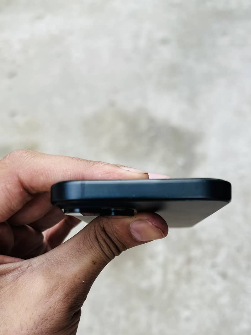 iPhone 15 3