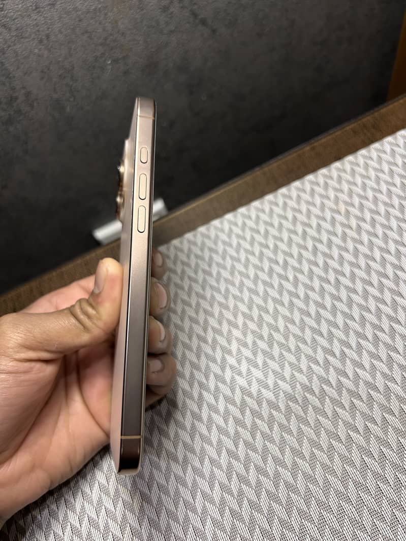 Iphone 16 pro max 3