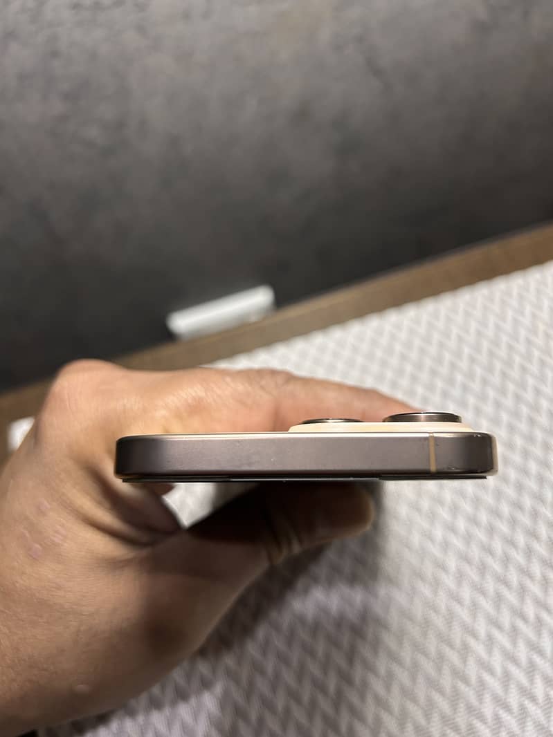 Iphone 16 pro max 4