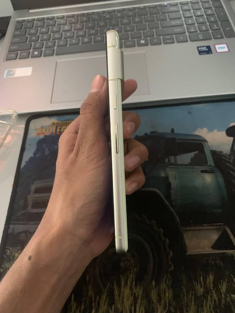 Google Pixel 7 4