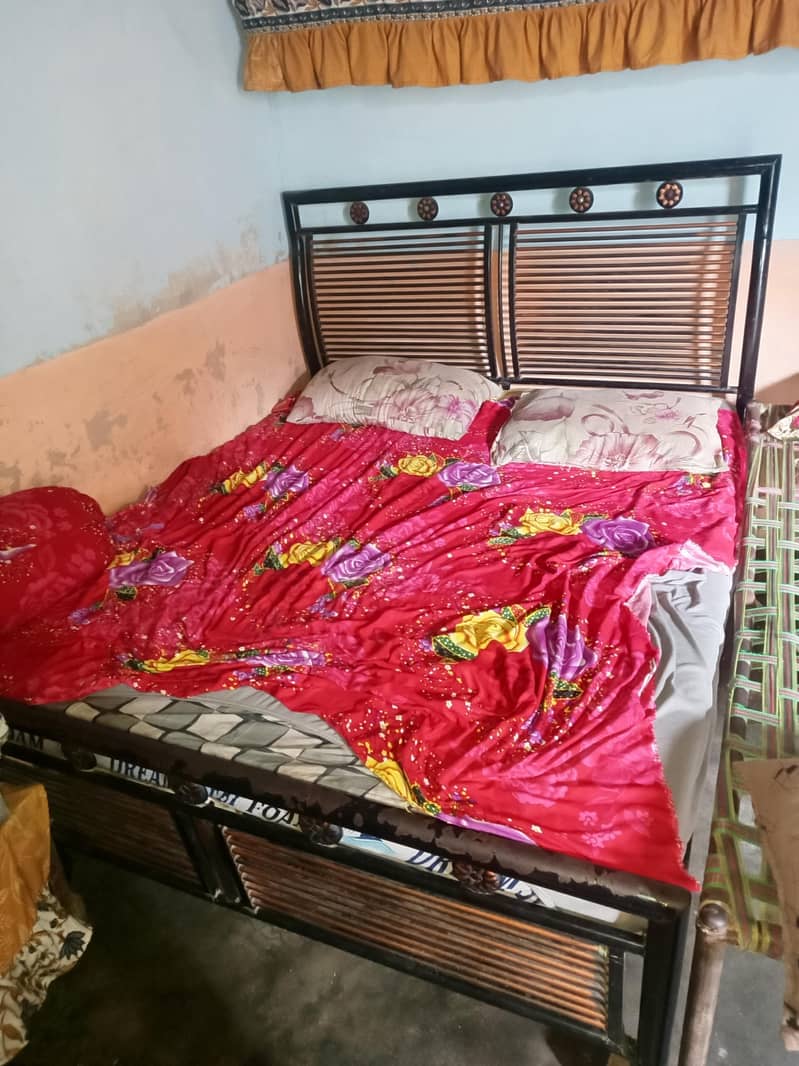 bed full comfortable 0