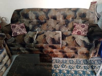 Well maintained 5 seater sofa