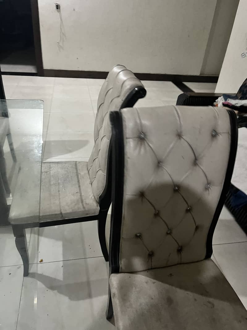 Dining table 0